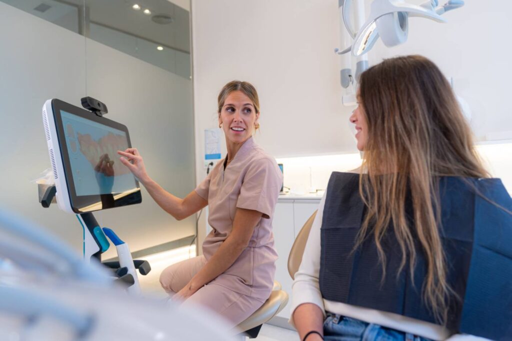 Dentist explaining tooth x ray to a young patient 2026 03 16 02 42 27 utc (1) bij Trail Verwijskliniek